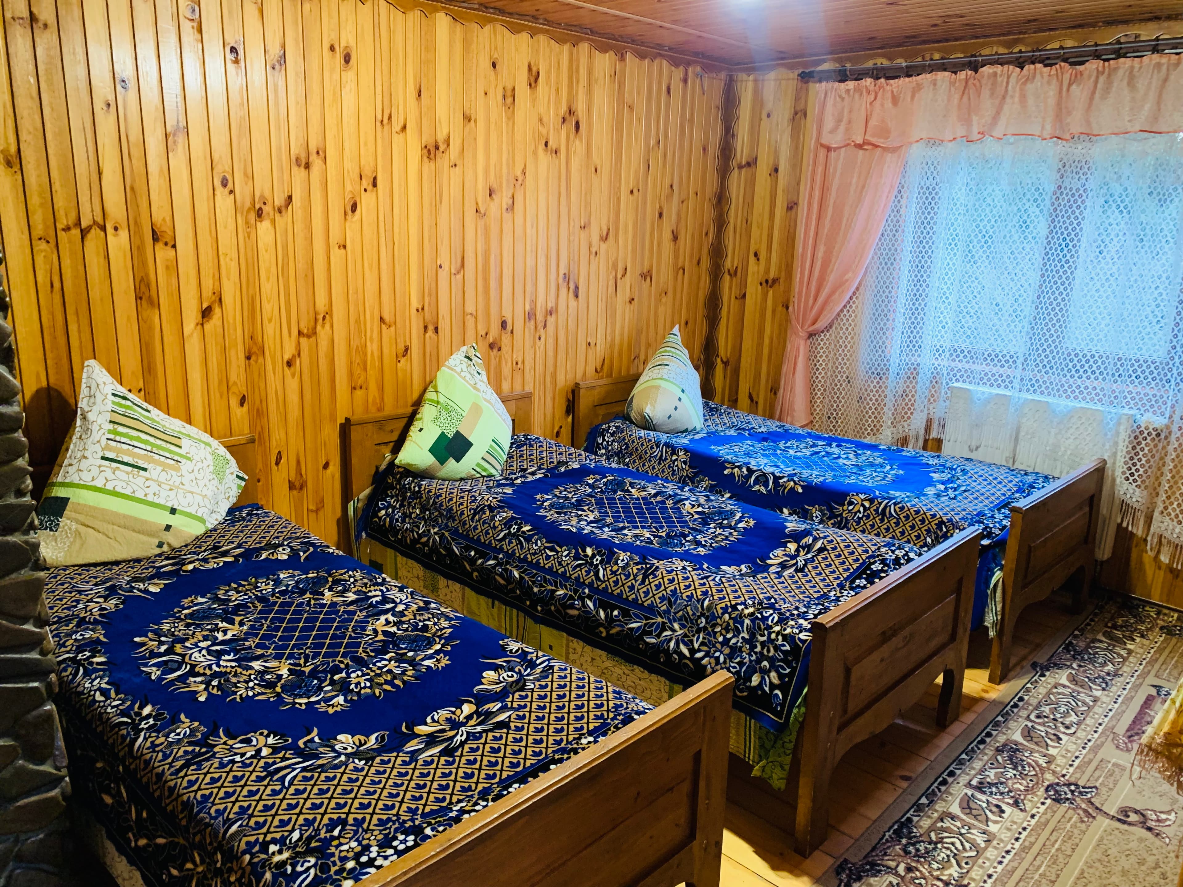 Трьохмісний